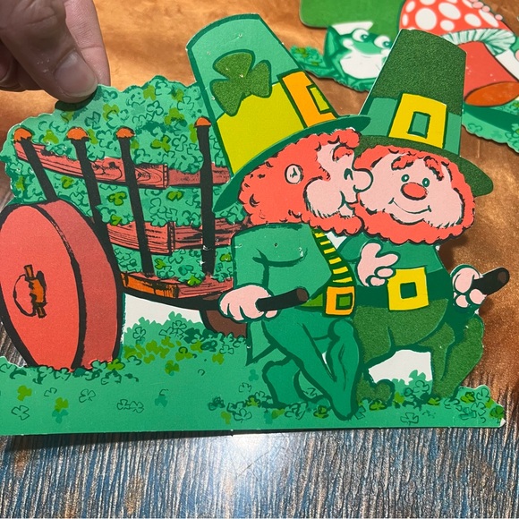 Vintage St. Patrick’s Day, leprechaun and clovers wall decorations flocked - Picture 6 of 10